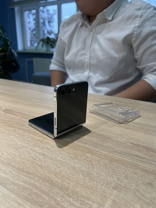 Samsung z flip 5 512