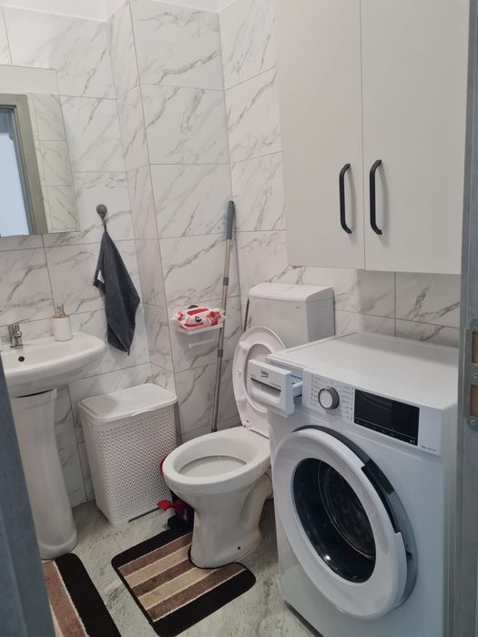 Proprietar, inchiriez apartament 2 camere cu loc de parcare