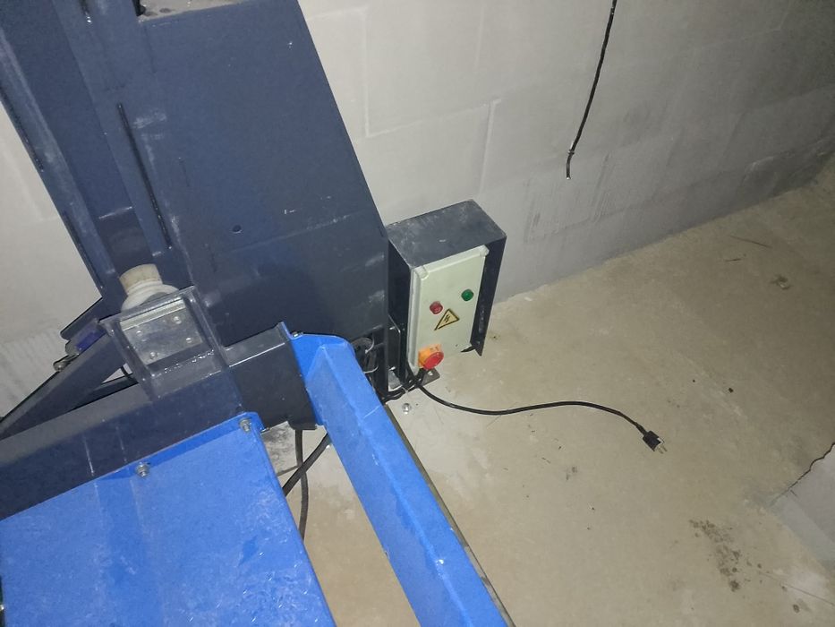 Система за паркиране на два автомобила