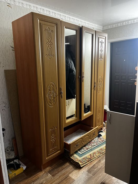 Продаю спальный гарнитур шкаф+ кровать