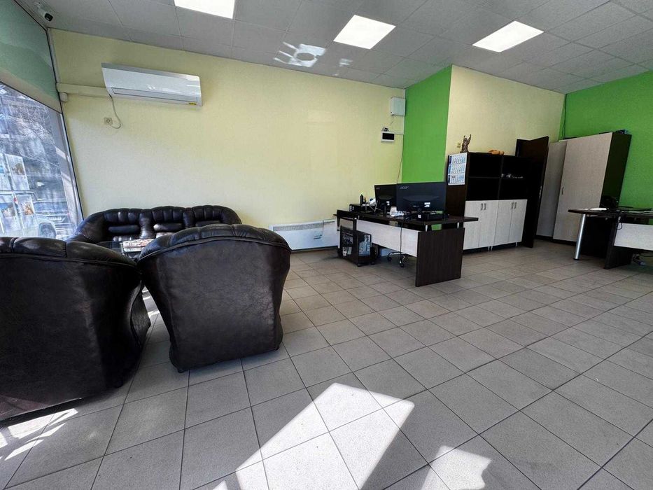 Под наем! Ъглов офис на партерен етаж в центъра на Русе