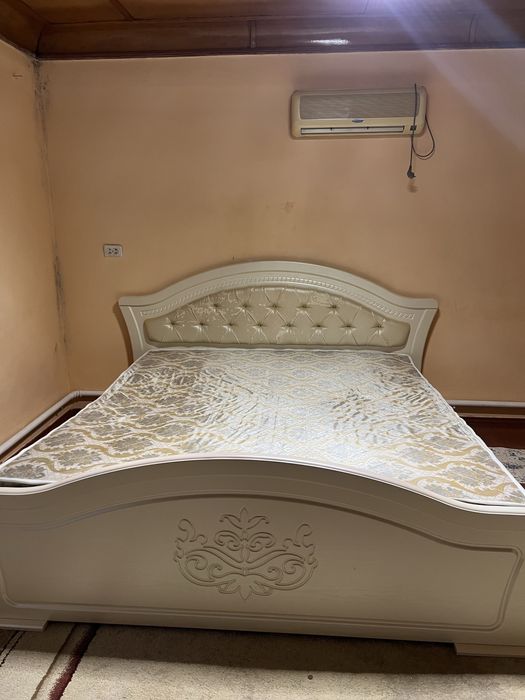 Продам двуспальную кровать бу