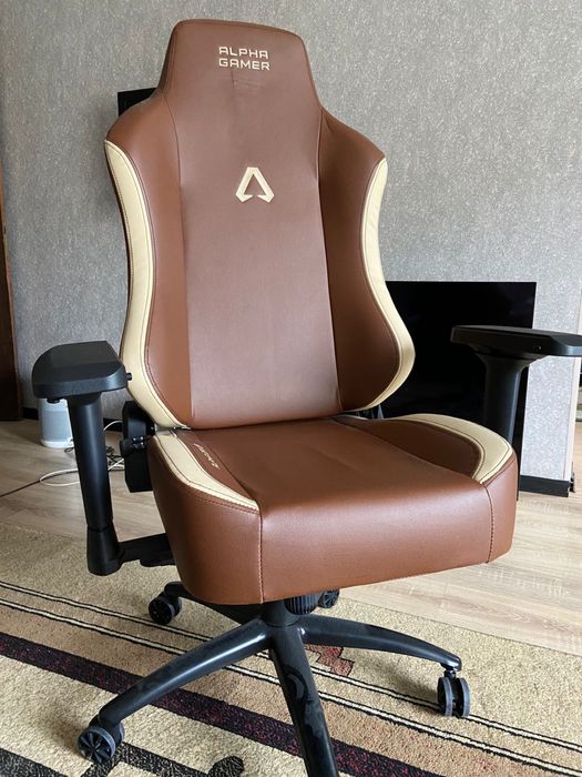 Игровое компьютерное кресло