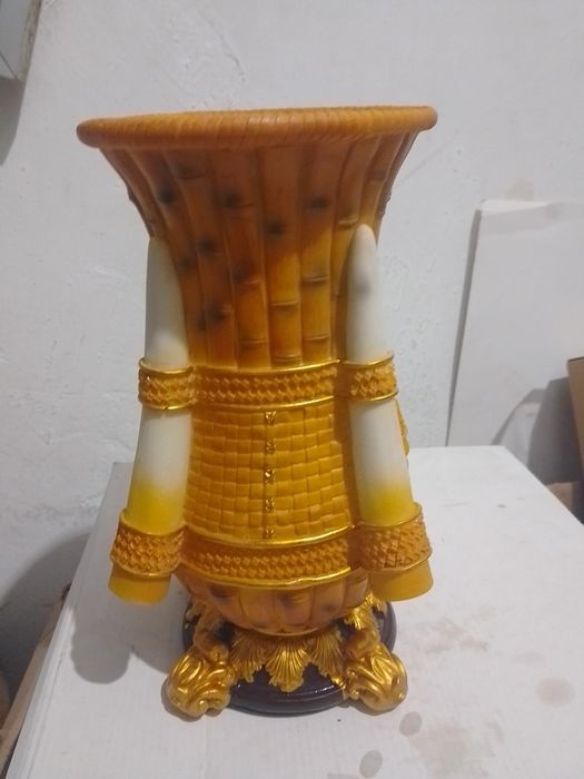 Сувенирна ваза за цветя