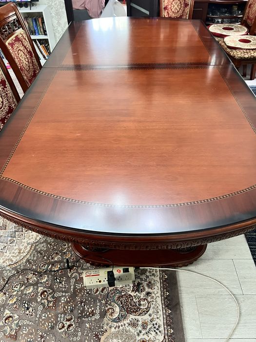 Продаем стол со стульями