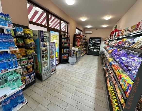 Метални крайстенни и островни стелажи за магазин за нон стоп