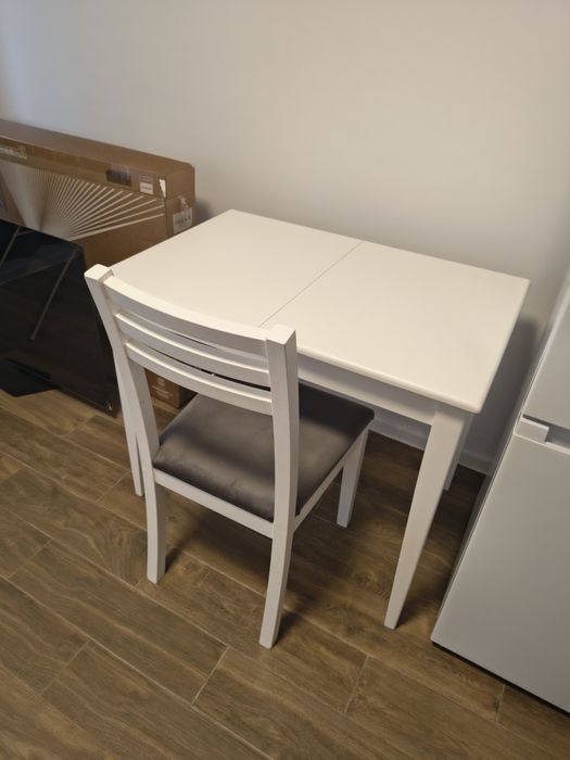 Комплект разтегателна маса със 2 стола