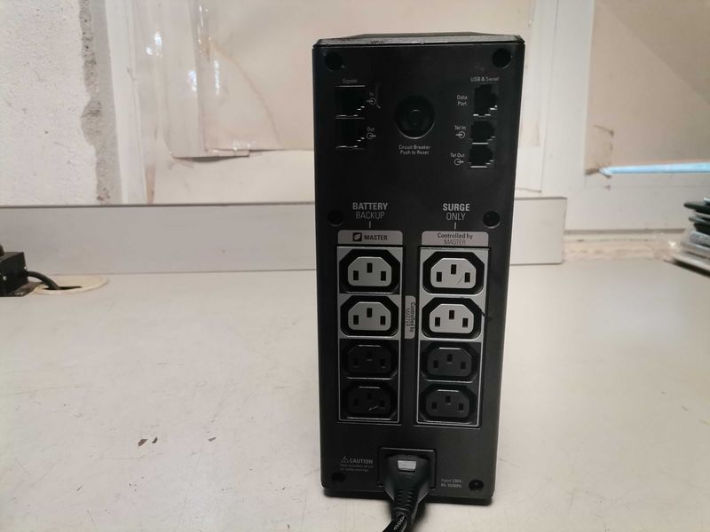 UPS APC Back-UPS Pro 900