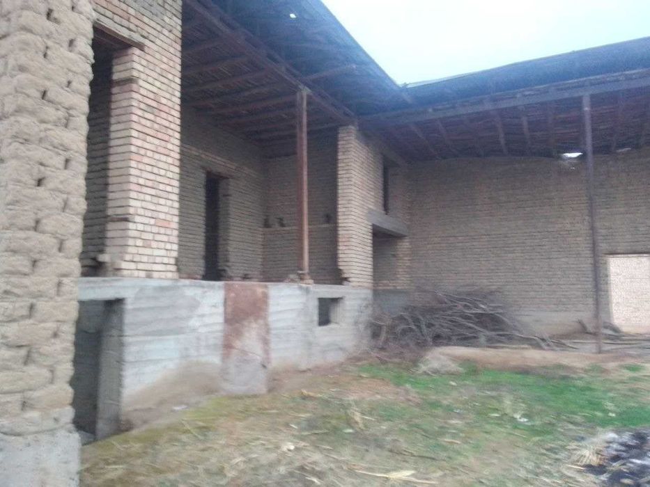 Янгийўл тумани Нуробод М39 400 метр Коробка холатида Уи сотилади