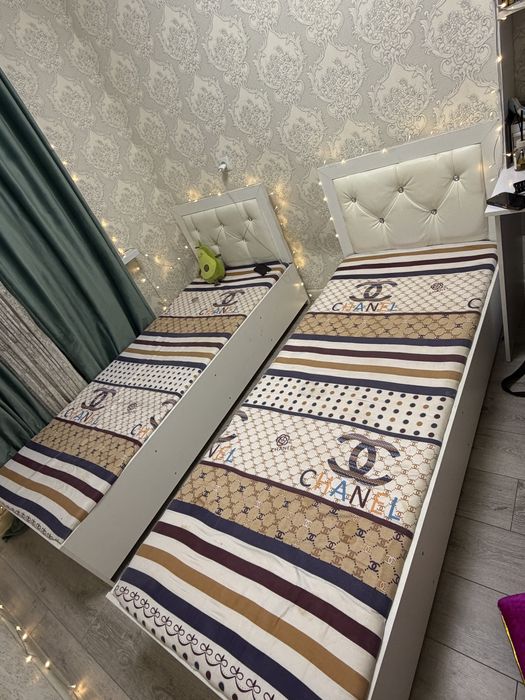 Кровать односпальная . Размер 90*2м .