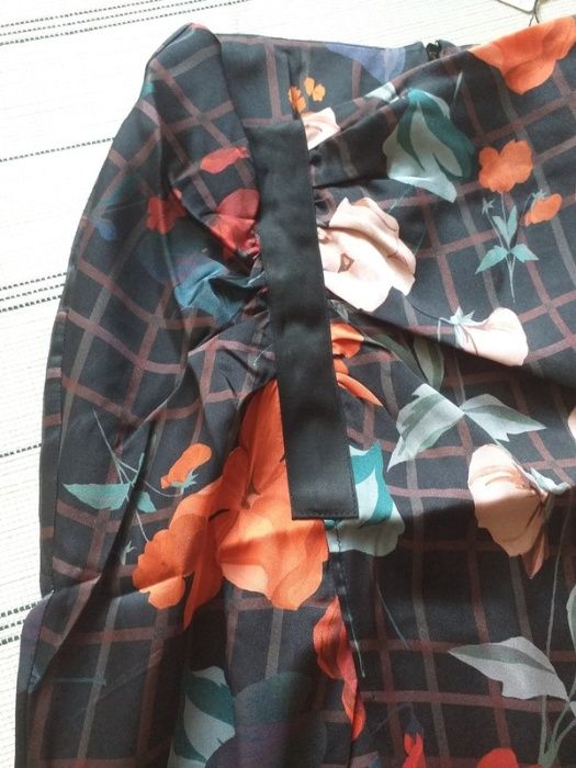 Mango Fusta moderna satinata crapatura picior neagra imprimeu S noua