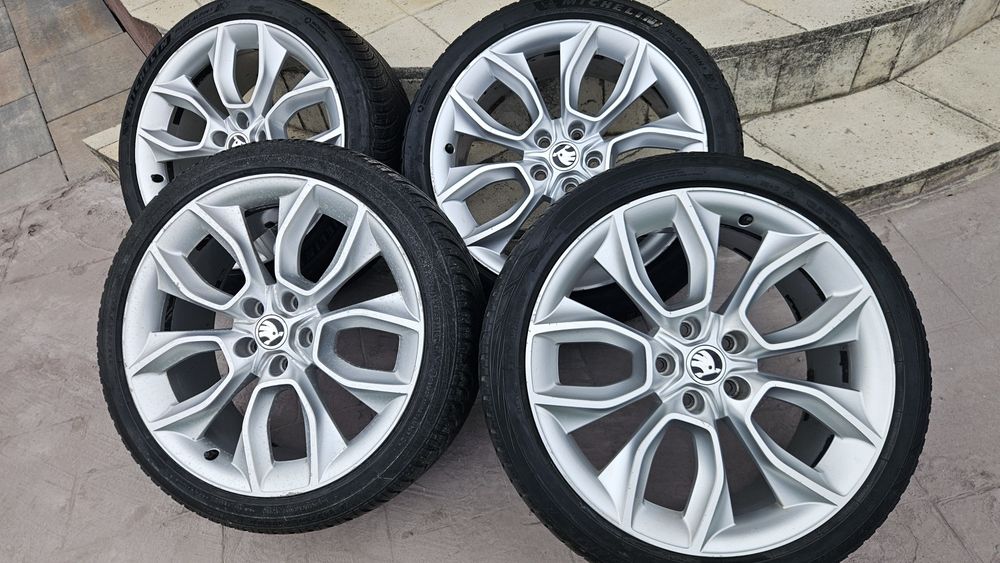 Vând jante Skoda R19