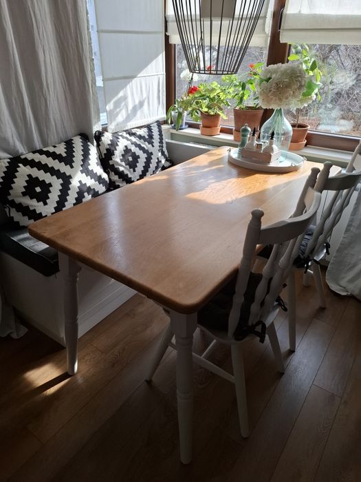 Трапезна маса от дъб, 2 стола от масив и пейка за сядане от масив