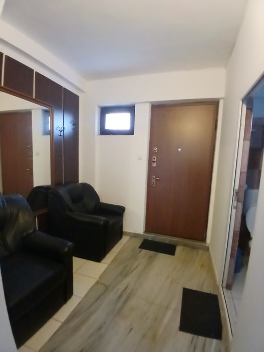 Inchiriez apartament în vila valu traian