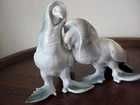 Figurină de porțelan reprezentând un cuplu de porumbei Capucin
