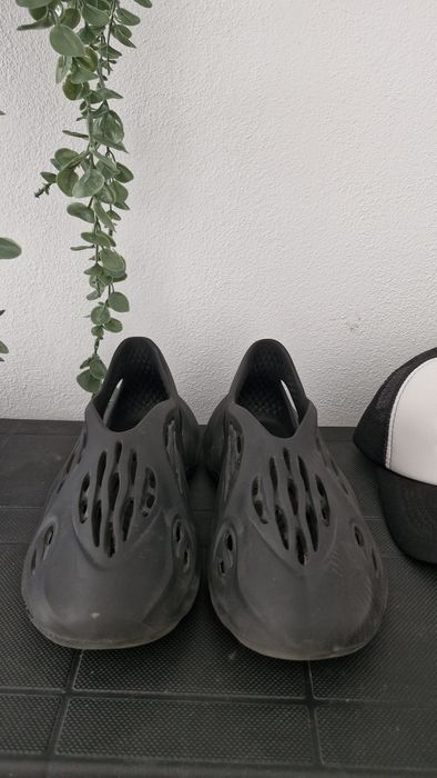yeezy foam runner