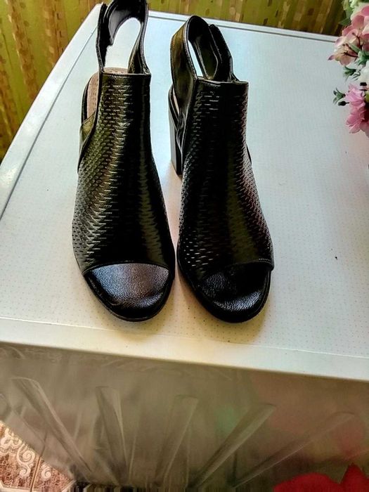 Разпродавам дамски обувки на символични цени 37 , 38 номер