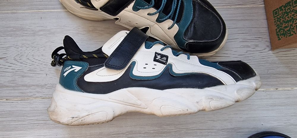 Детские кроссовки