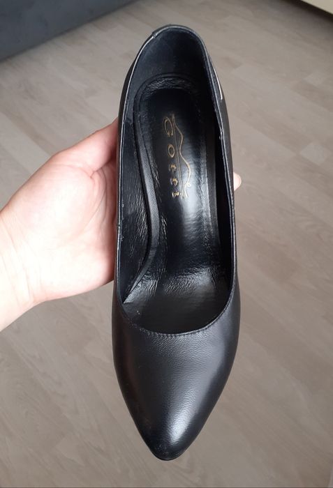 Продам женские туфли