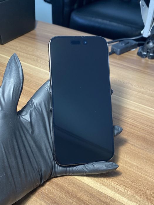 iPhone 15 Pro• 256 GB • Black Titanium