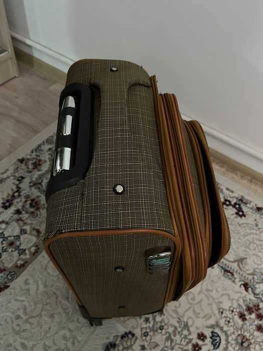 Продам чемодан б/у