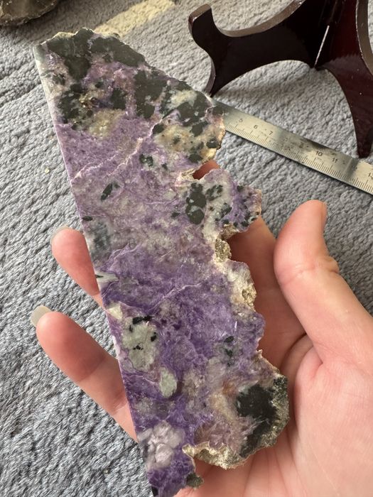 Чароит камень  красивый