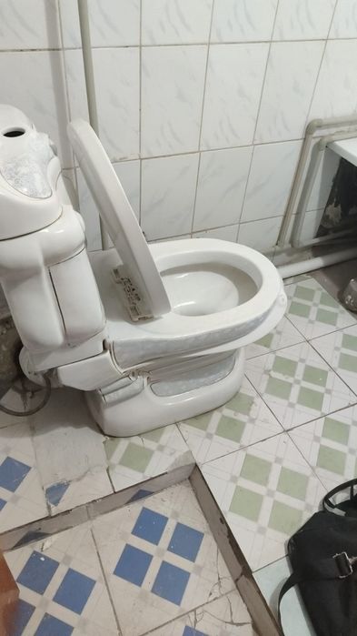 Продам унитаз  большой новый