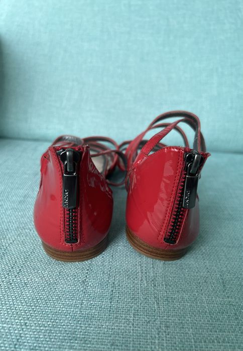 Нови дамски ниски сандали DKNY