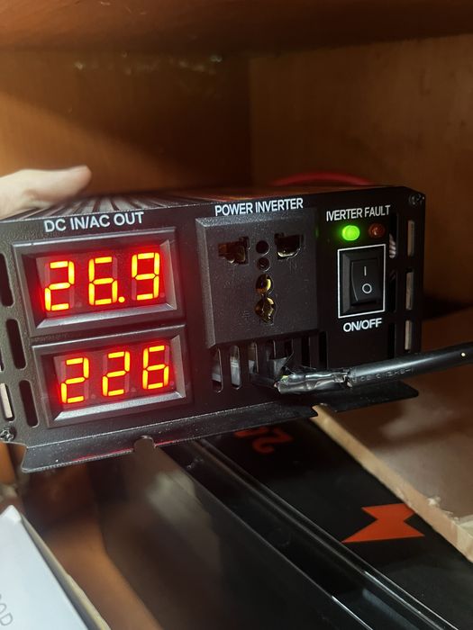 Vand Invertor EASUN 24V/220V 3000W