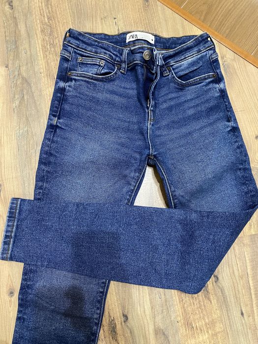 Джинсы ZARA скимс ращмер  28