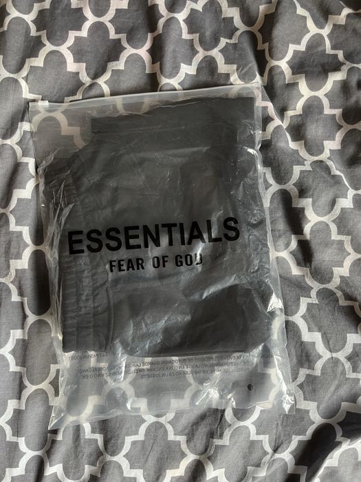 Къси панталони на Essentials