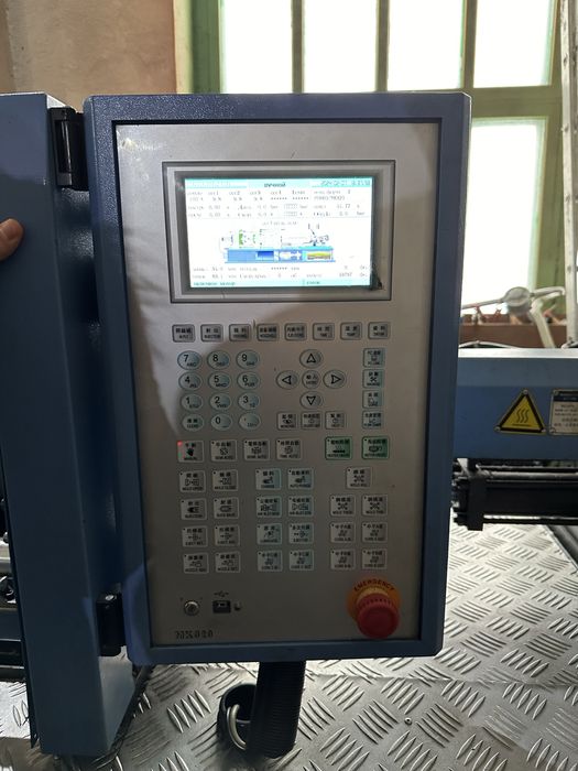 Термопластавтомат 100 тонн