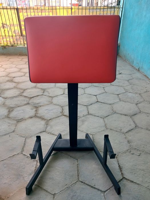 Продам тренажёр для прокачки бицепса стоя.