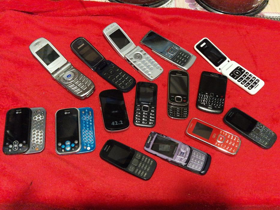 Telefon pentru colecție fara baterie si încărcător