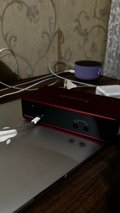 Продам Scarlett 2i2 Studio
