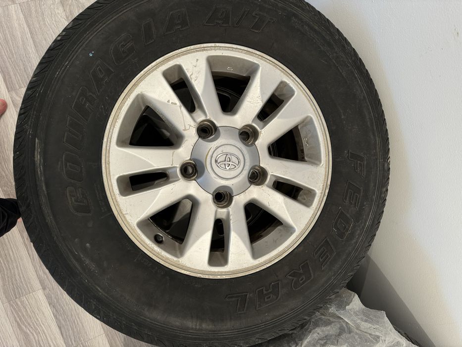 Продам всесезонную резину