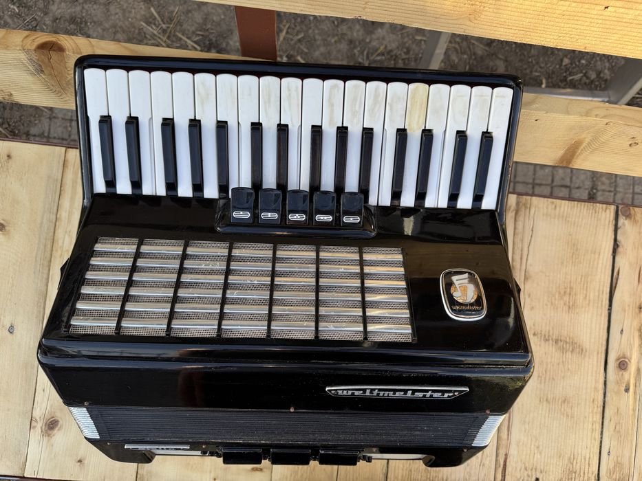 Акордеон Weltmeister Stella 60 баса