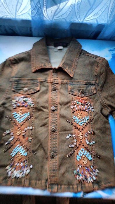 Джинсовую куртку на 7-9 лет