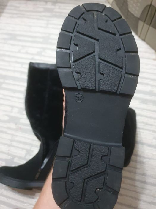 Продам сапоги новые