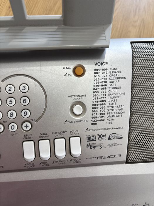 Orga clapa pian pianina sintetizator Yamaha PSRE303