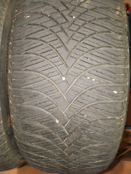 Продават се два броя зимни гуми 235 45 17