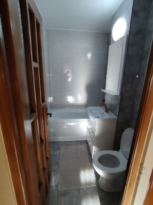 dau in chirie apartament cu 2 camere + parcare acoperita