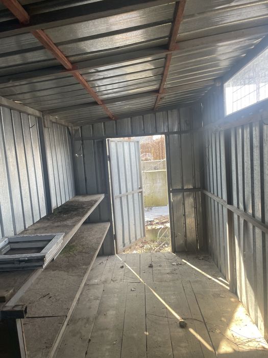 Vand baraca metalica .