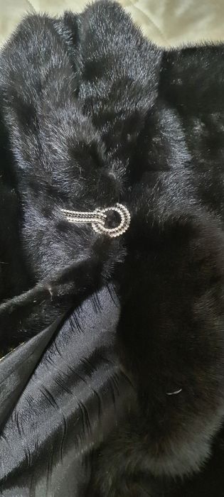 Шуба норковая, надевали пару раз. Состояние нового. Запасные  крючки