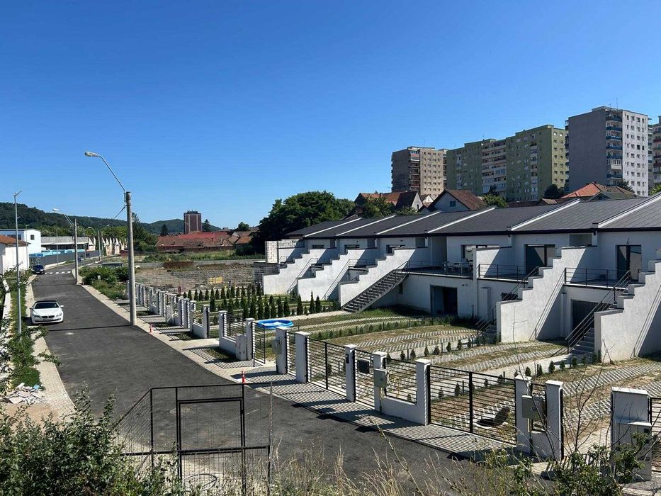 Ultimile 2 Case de vânzare Cartier Rezidențial