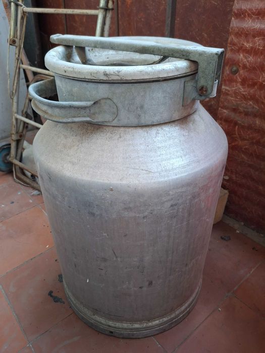 Продам перфораторы б/у, плиткорез б/у 16×60 см размер, фляга б/у