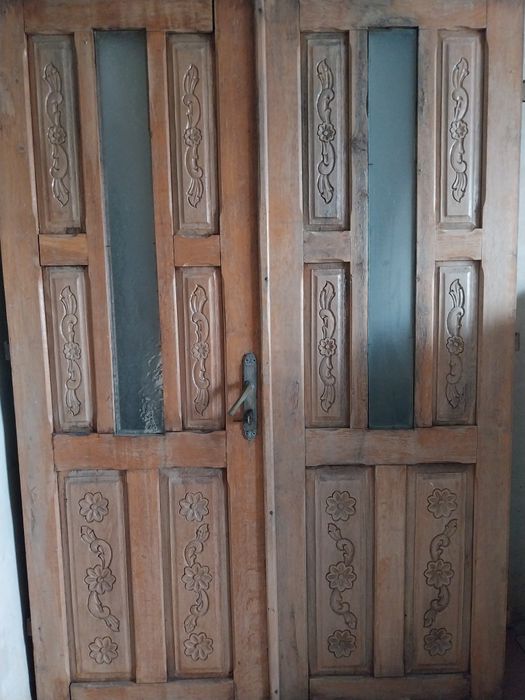 Usi din lemn masiv stejar