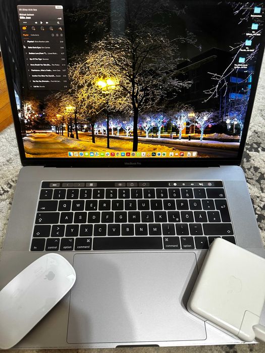 MacBook Pro 15", 2017 2.9 GHz Quad-Core Intel Core i7, 16GB 500GB, mouse Magic 1 A1296, incarcator  A2452, dock USB-C SATECHI