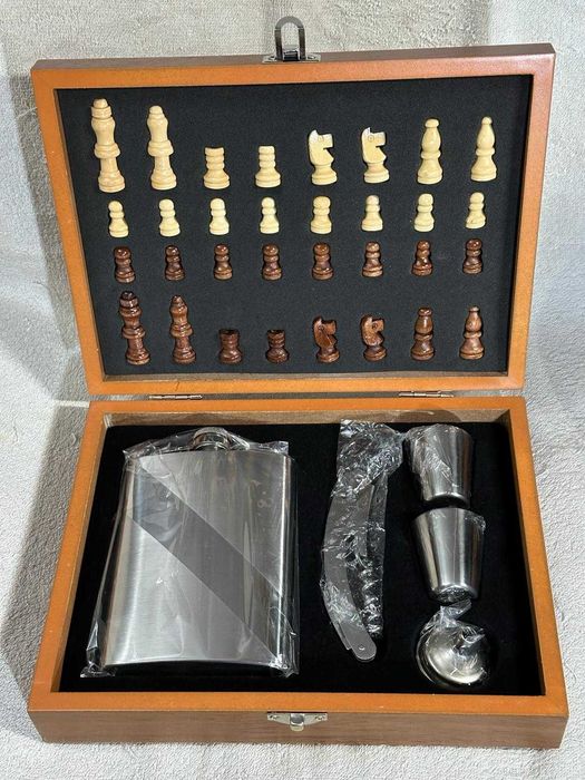 SET - JOC SAH LEMN + Sticla whisky + Desfacator sticle + 2 pahare -NOU