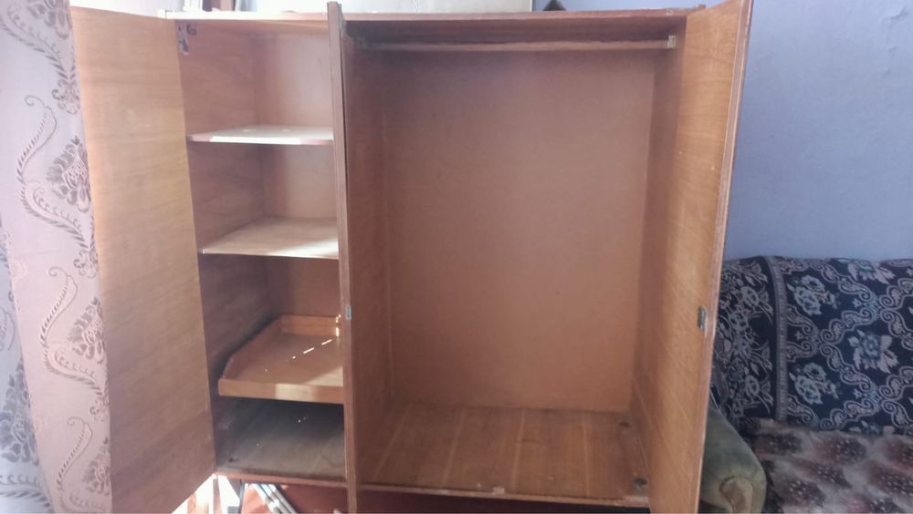 Шкаф отдадим даром